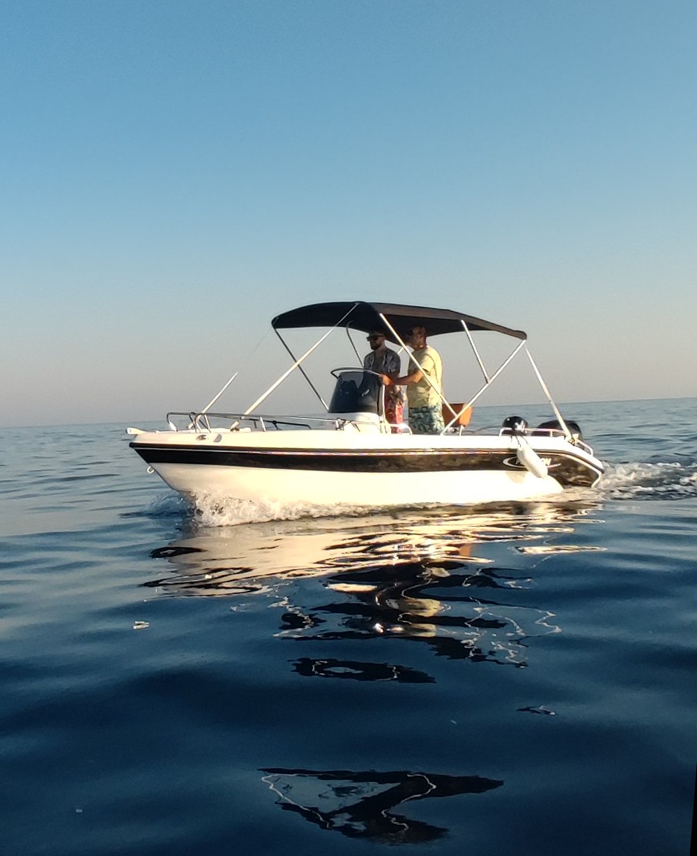 Calypso boat, still photo